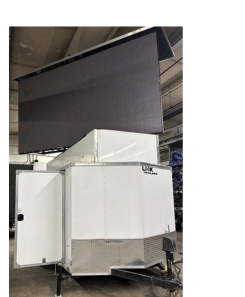 Mobile LED video trailer with hydraulic mast and LED screen fully deployed
